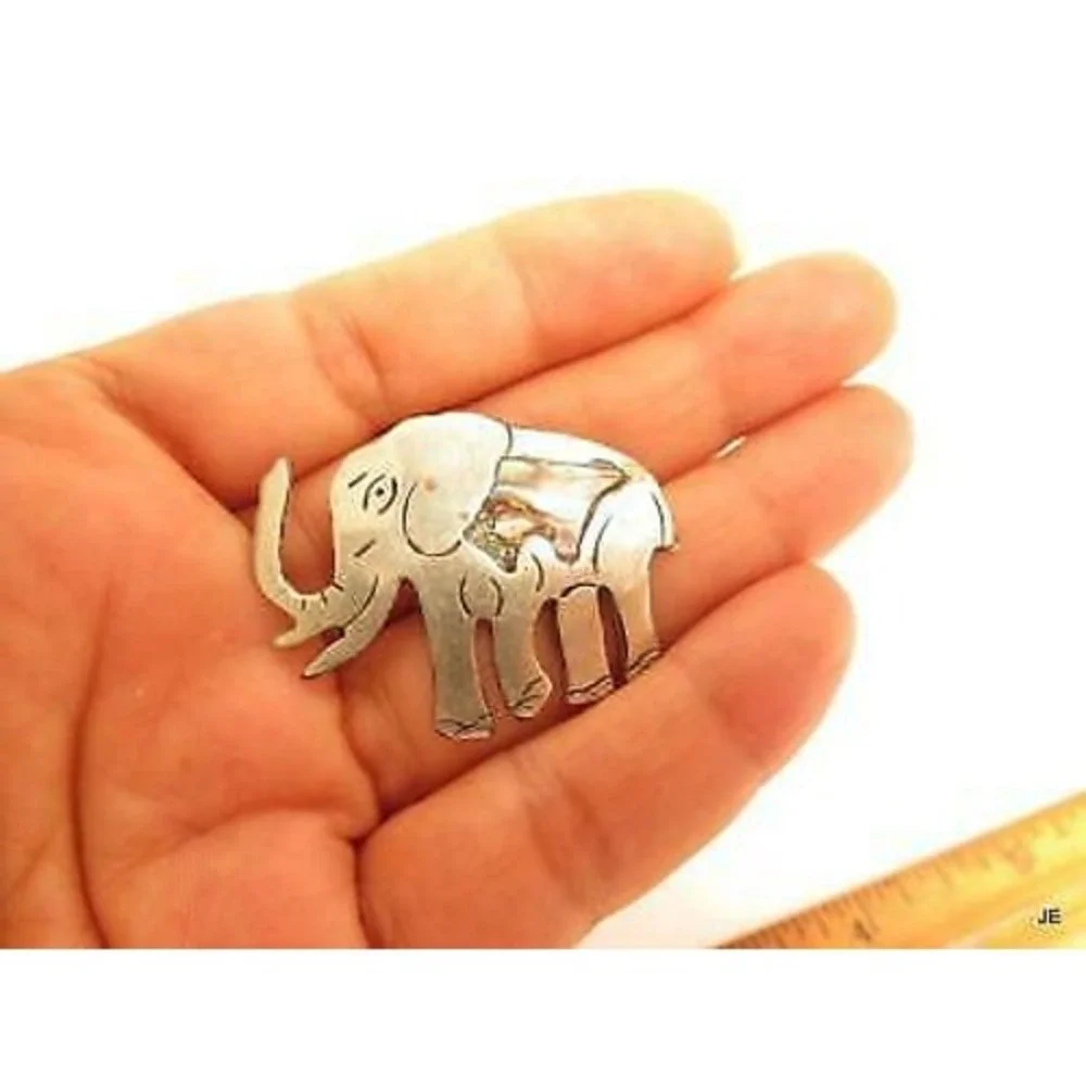 Vintage Elephant Love‎ Signed Mexico Abalone Shell Silver Toned Pin Brooch
